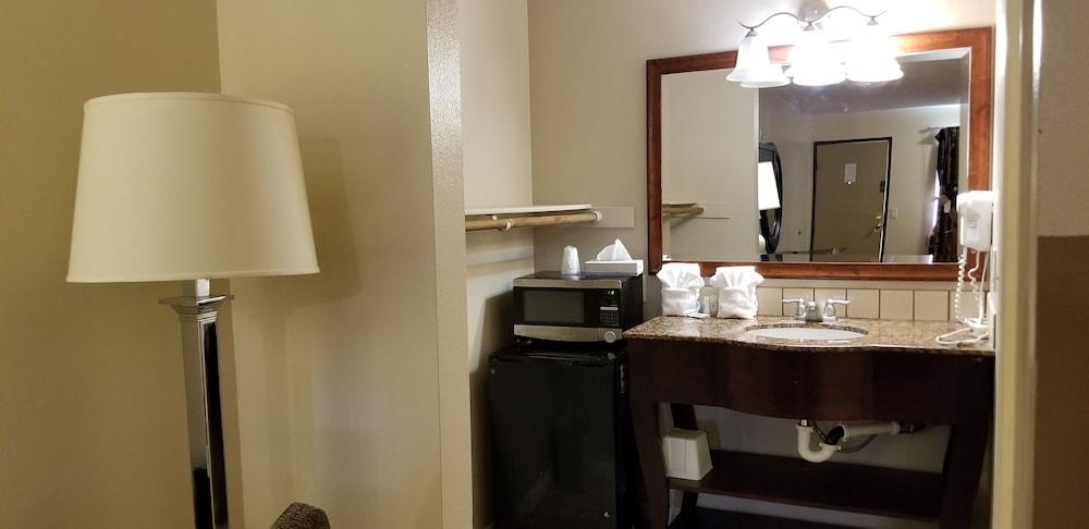 Fullerton Inn 49/53