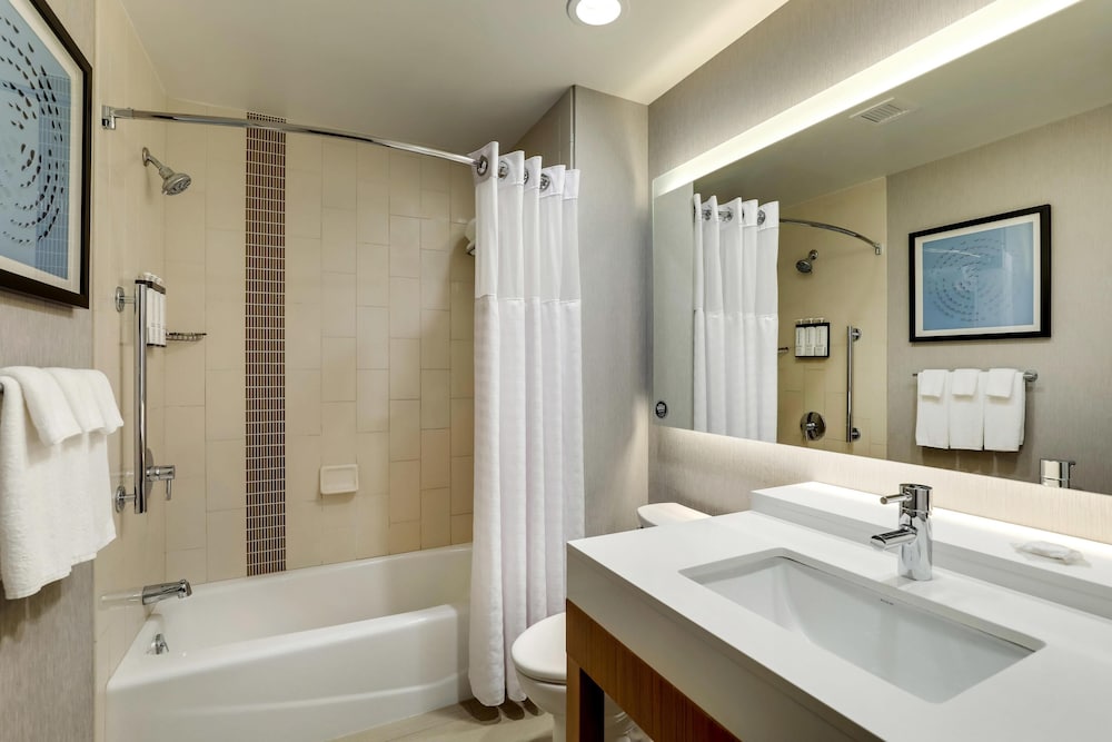 Hyatt Place St. Louis/Chesterfield 69/70