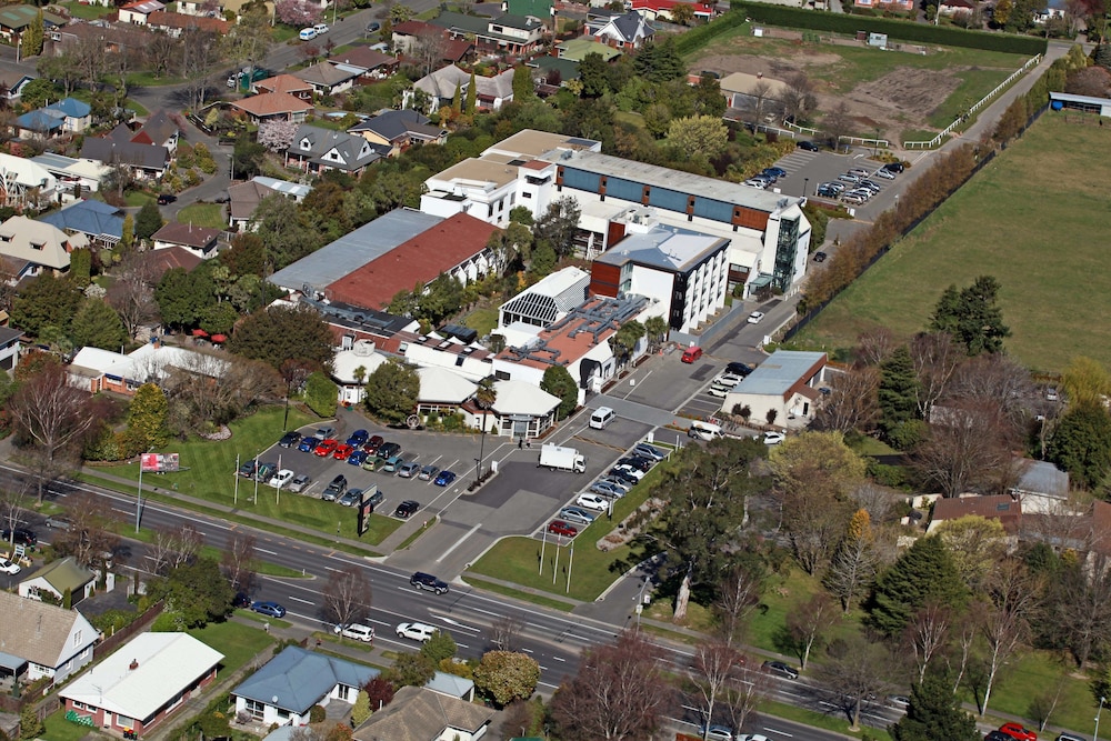 Commodore Airport Hotel 64/74