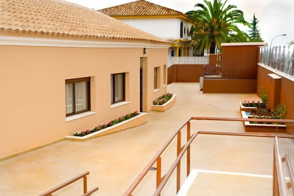 APARTAMENTOS TURISTICOS LA CASTILLEJA 23/30