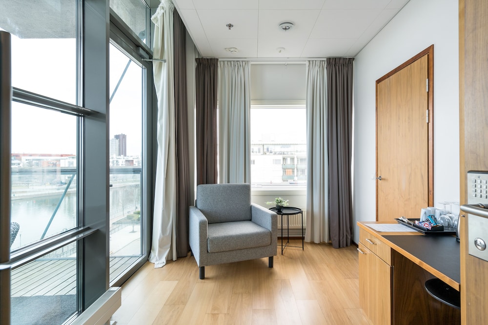 Hiisi Hotel Helsinki Jatkasaari 65/81