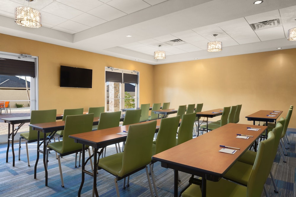Holiday Inn Express And Suites Edinburg Mcallen Area 48/51