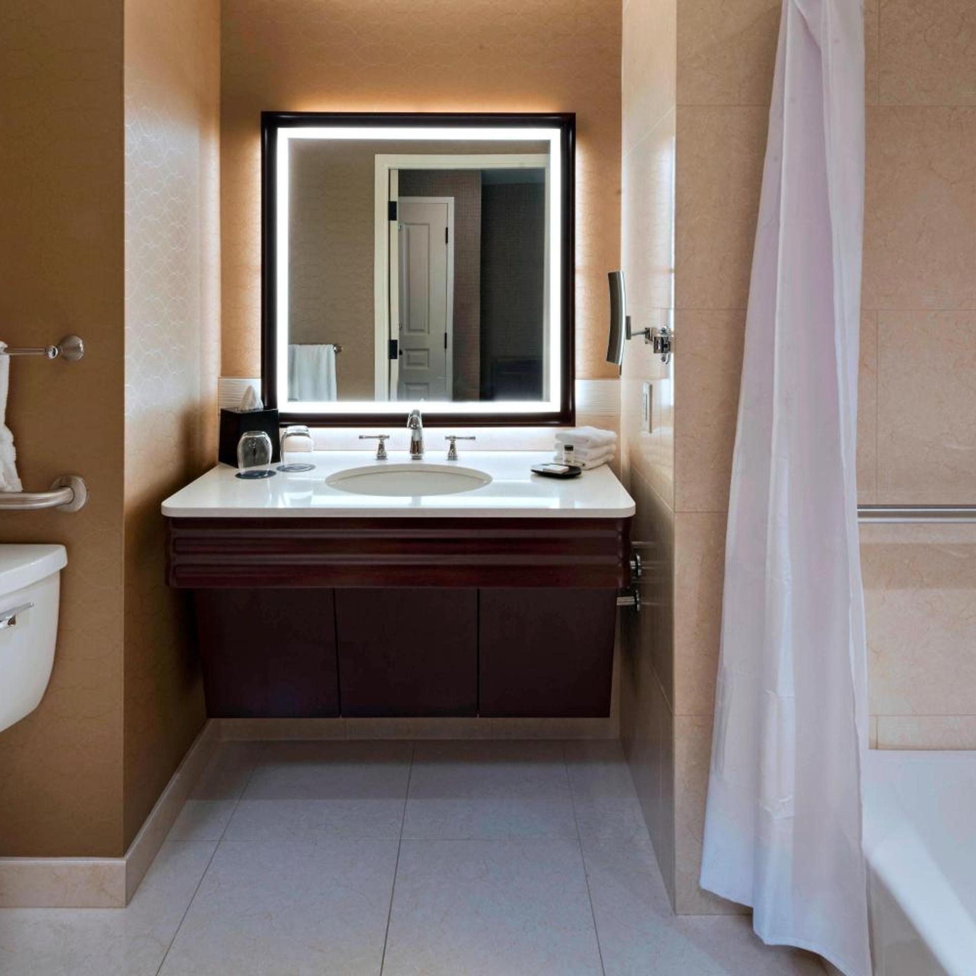 Room, 2 Queen Beds, Pool View, Sheraton Austin Georgetown Hotel Conference Center 17/17