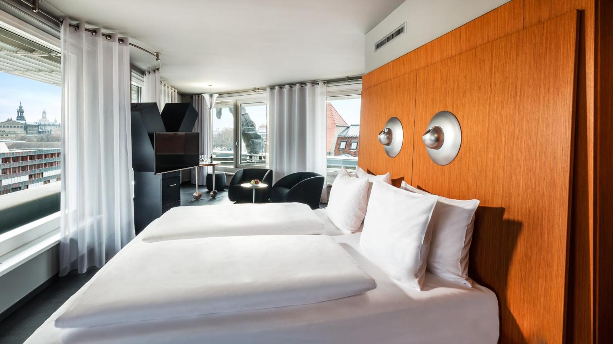 Penthouse, Suite