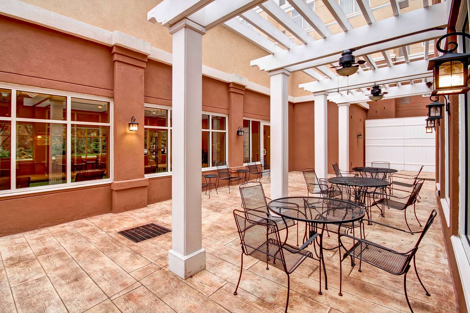 restaurant cafeteria