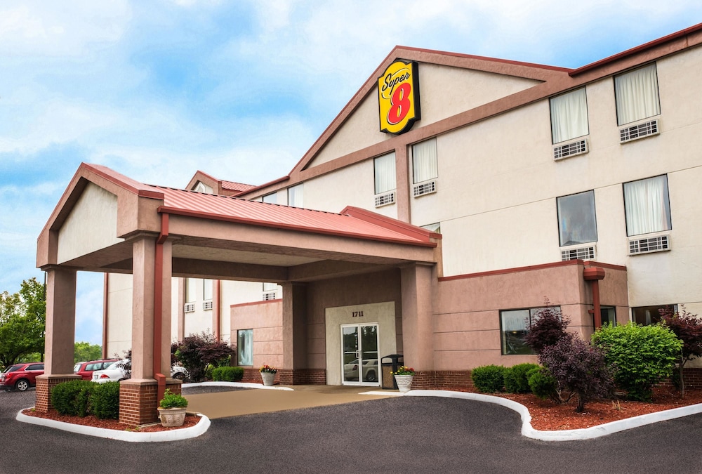 Super 8 By Wyndham Pevely 1/30
