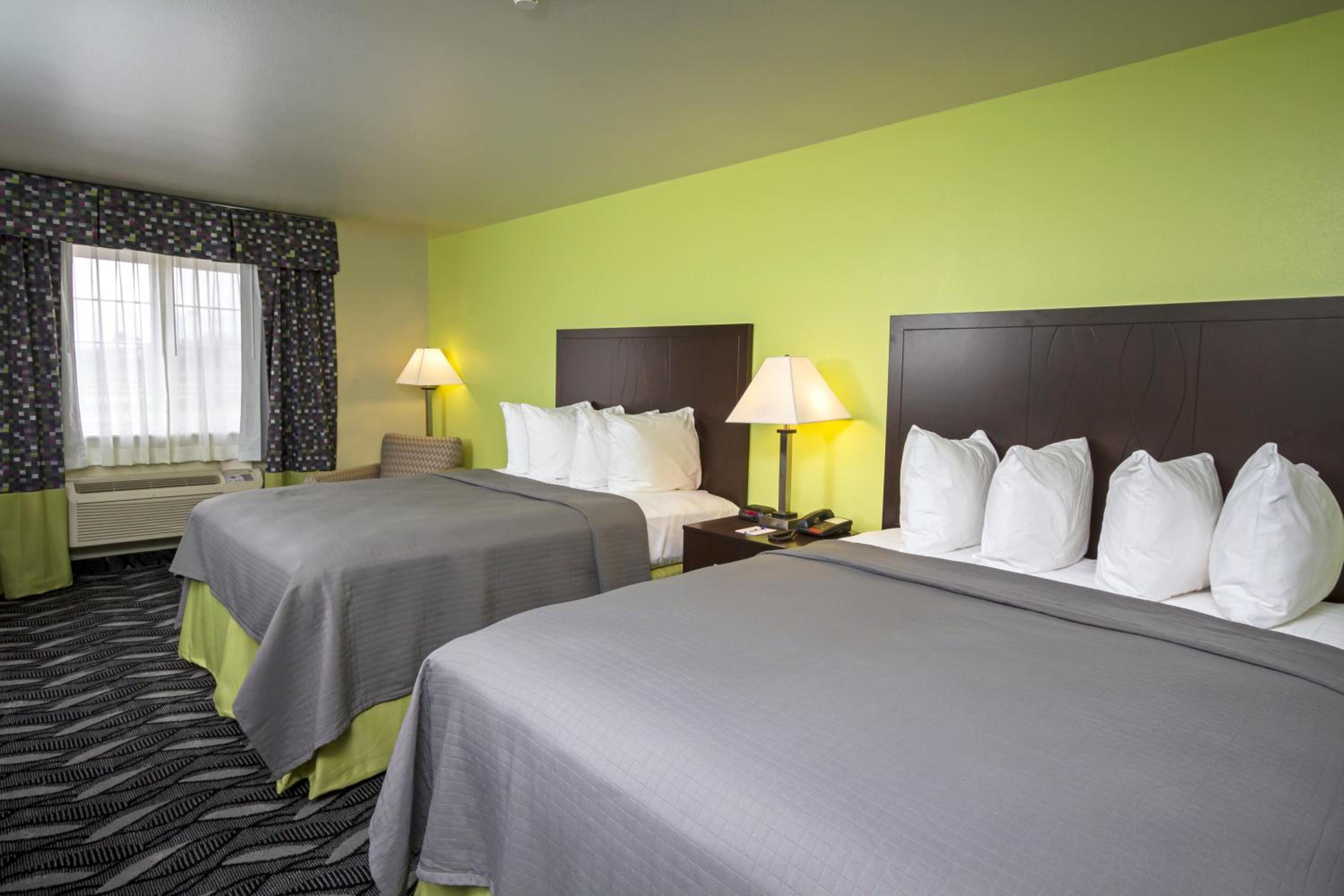 Room, 2 Queen Beds, Hot Tub