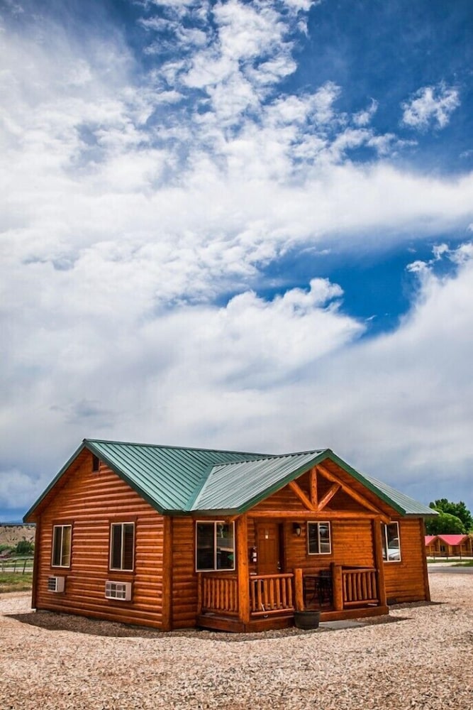 Bryce Country Cabins 2/70
