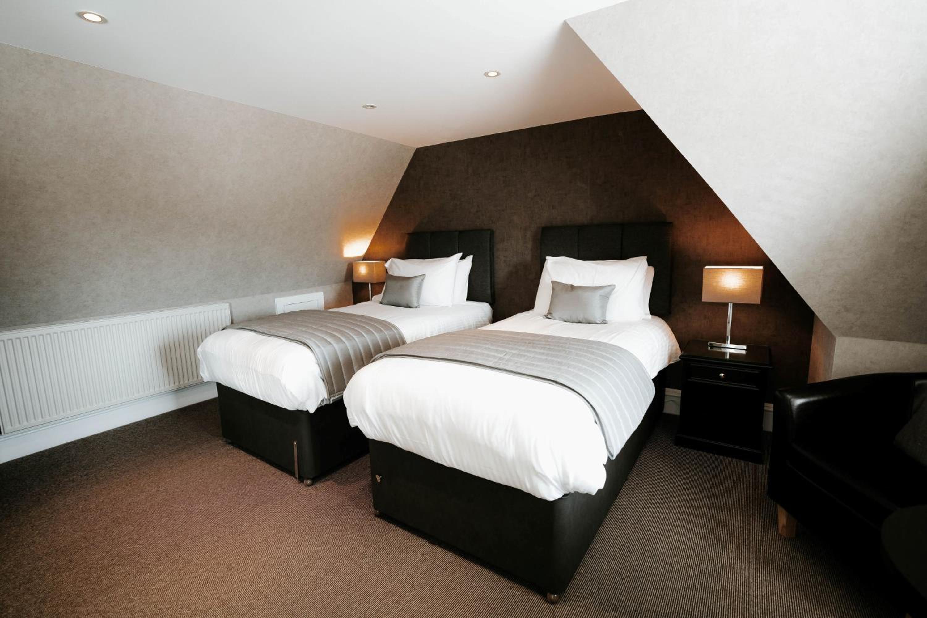 غرفة سوبيريور بسرير مزدوج أو سريرين منفصلين، New Inn Hotel 2/4