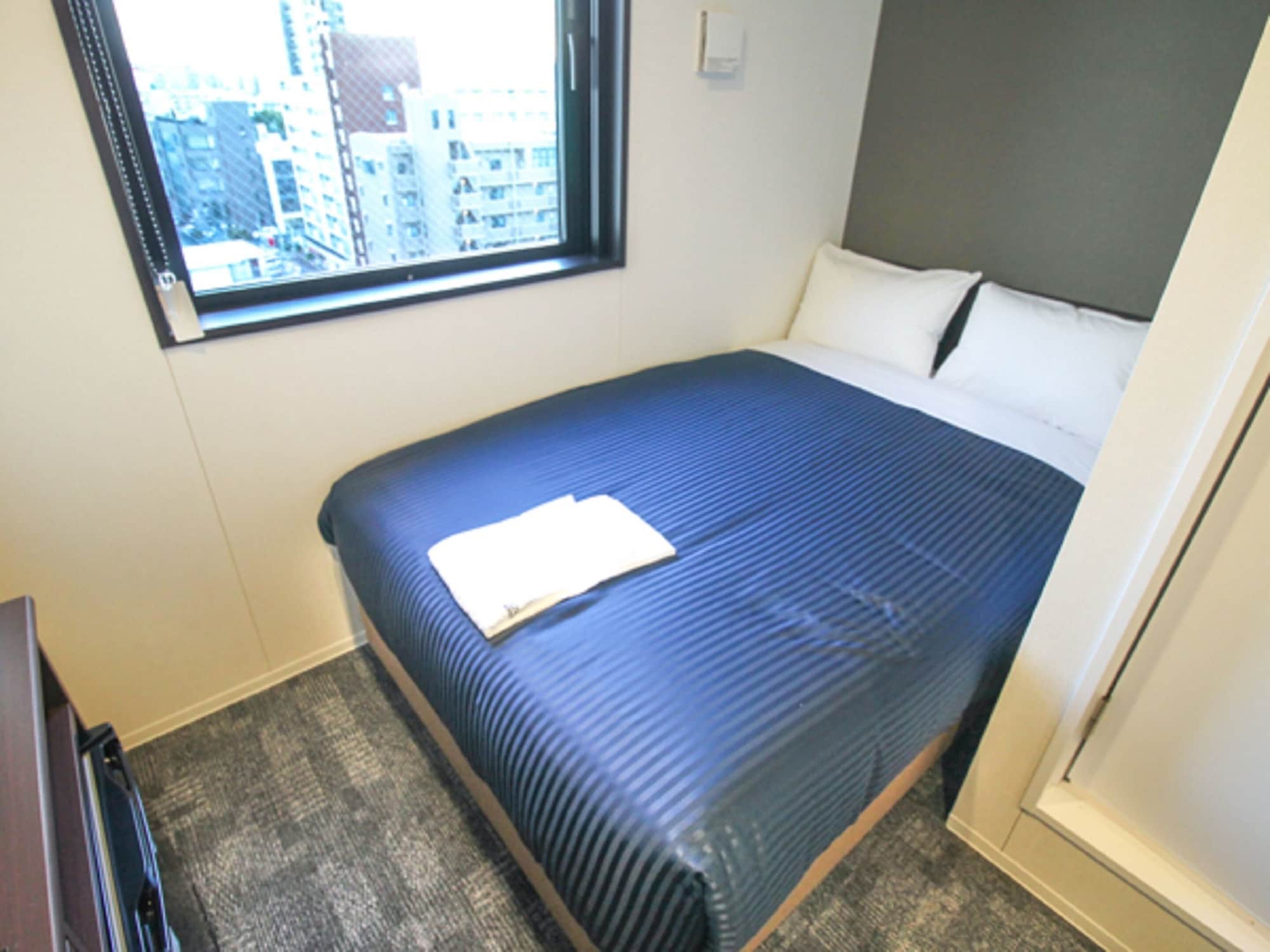 ROOM, SINGLE
