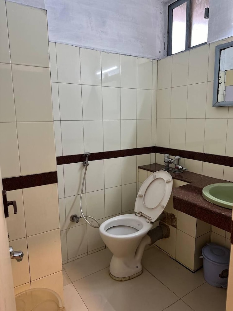 Hotel Preethi Palace 31/34