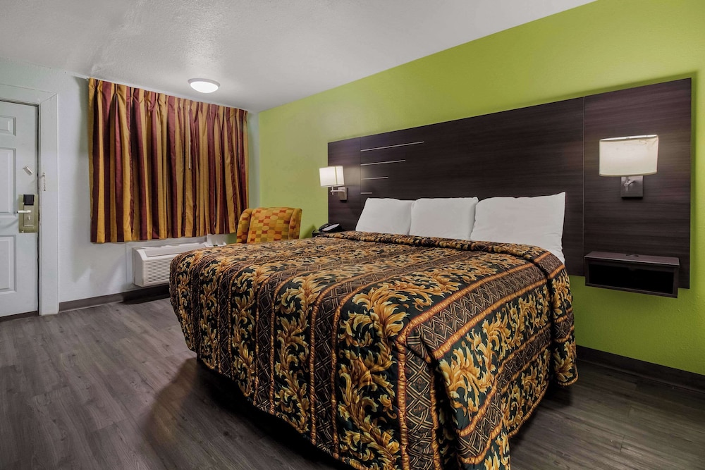 ROOM, KING BED, ACCESSIBLE