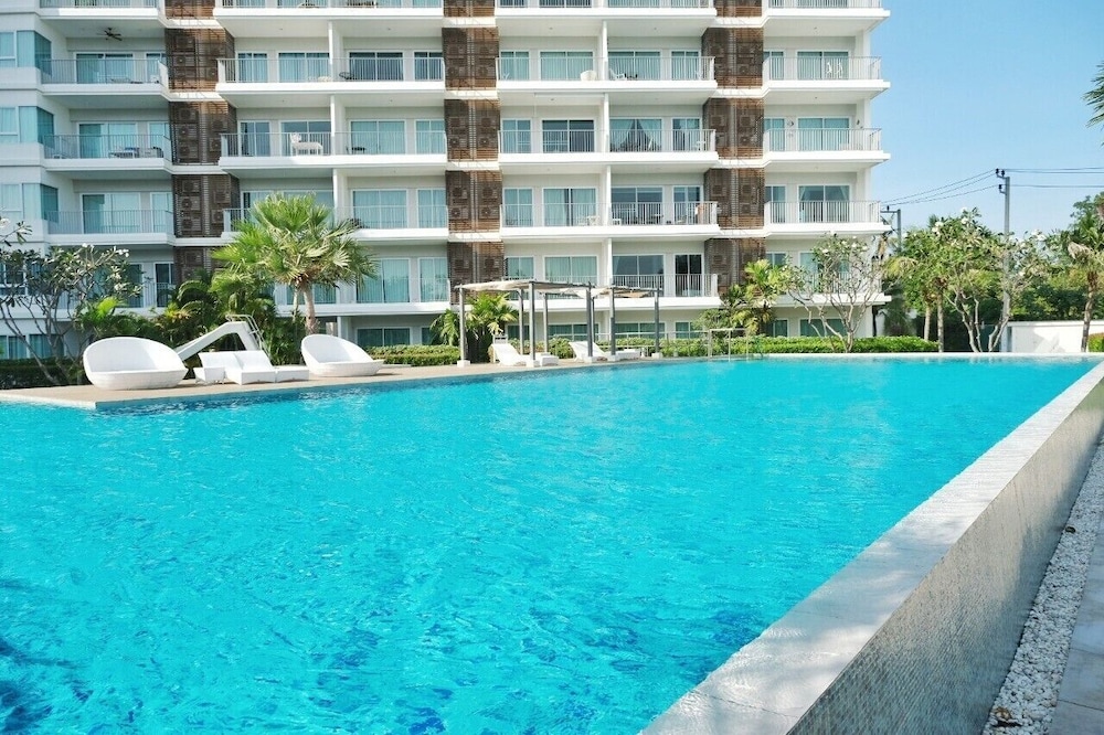 The Sea Condominium 8/67