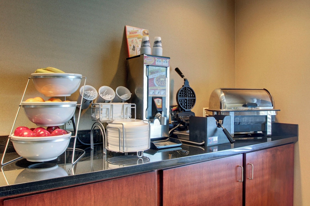 Cobblestone Inn & Suites - Harvey 21/50