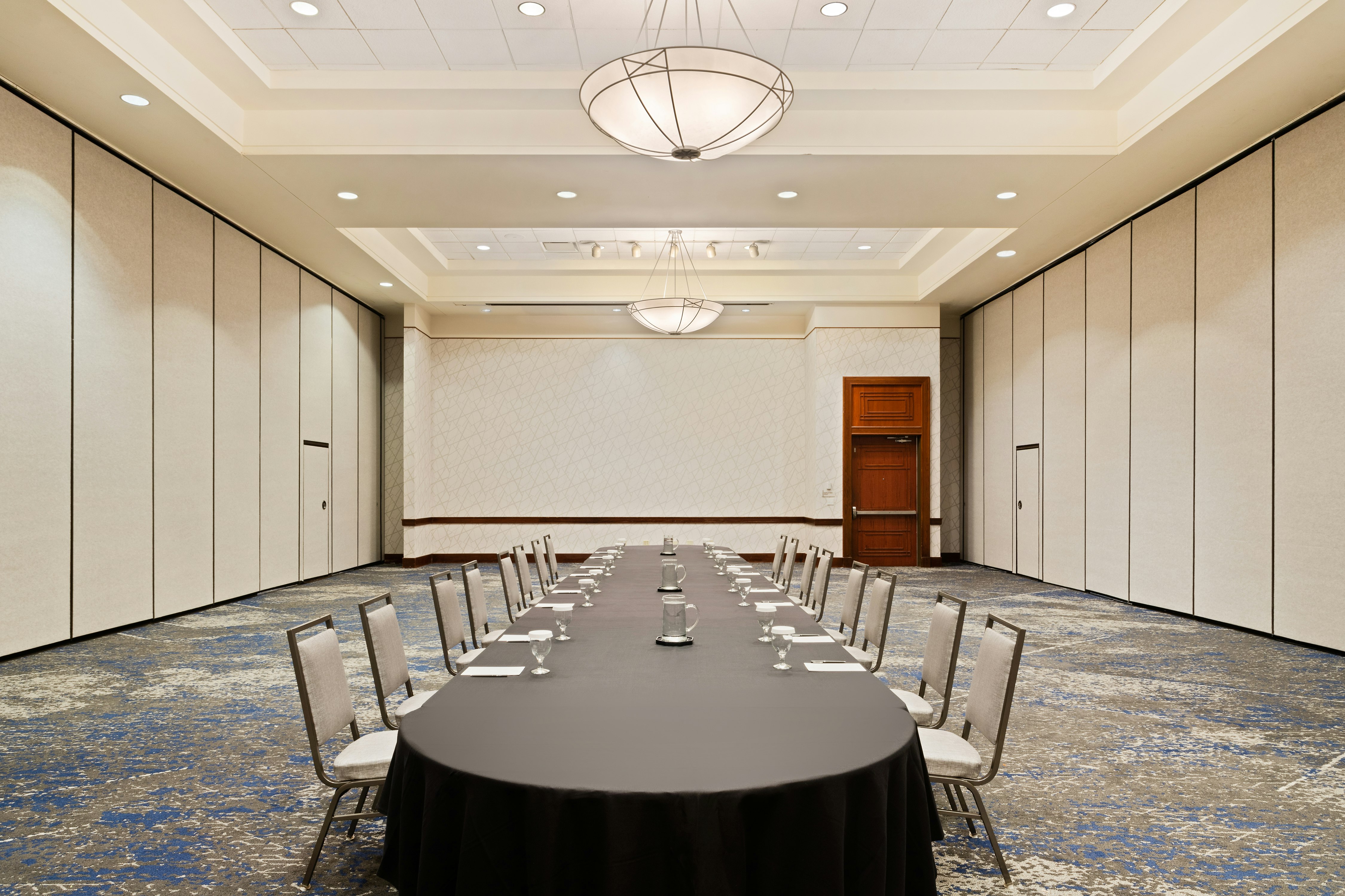 Embassy Suites By Hilton Tampa Usf Near Busch Gardens 14/23
