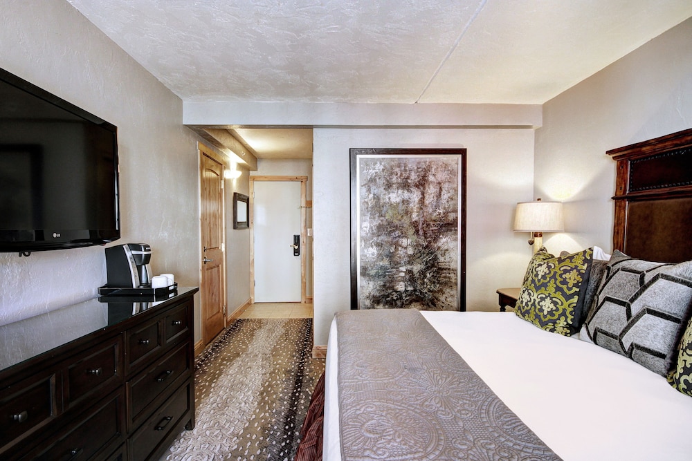 Lodge at Vail Rock Resorts 35/81