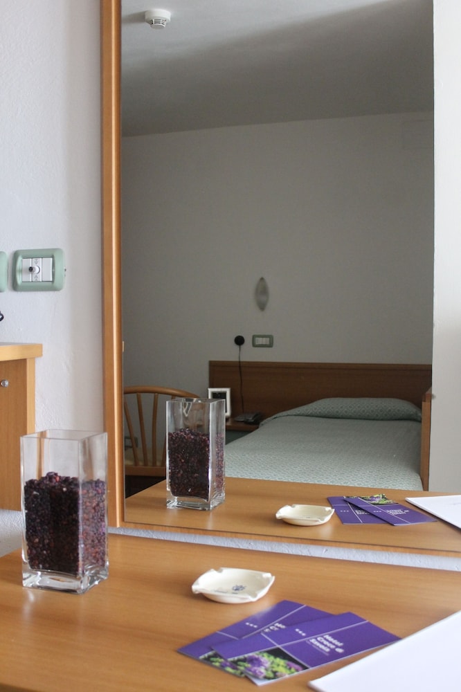 Croce Di Savoia Hotel 27/35