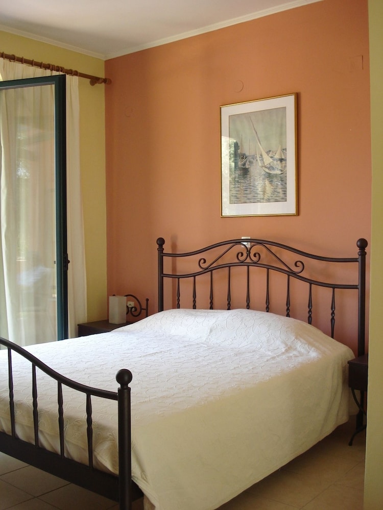 Ionian Breeze Studios 16/30