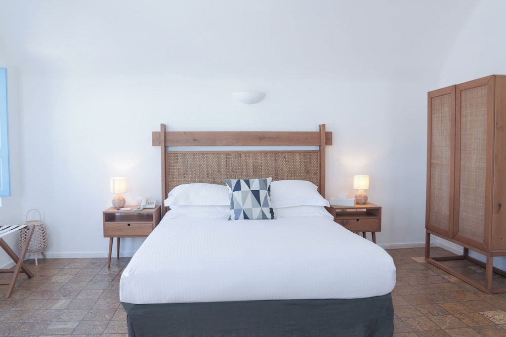 Suite, Queen Bed, Caldera View, Hot Tub