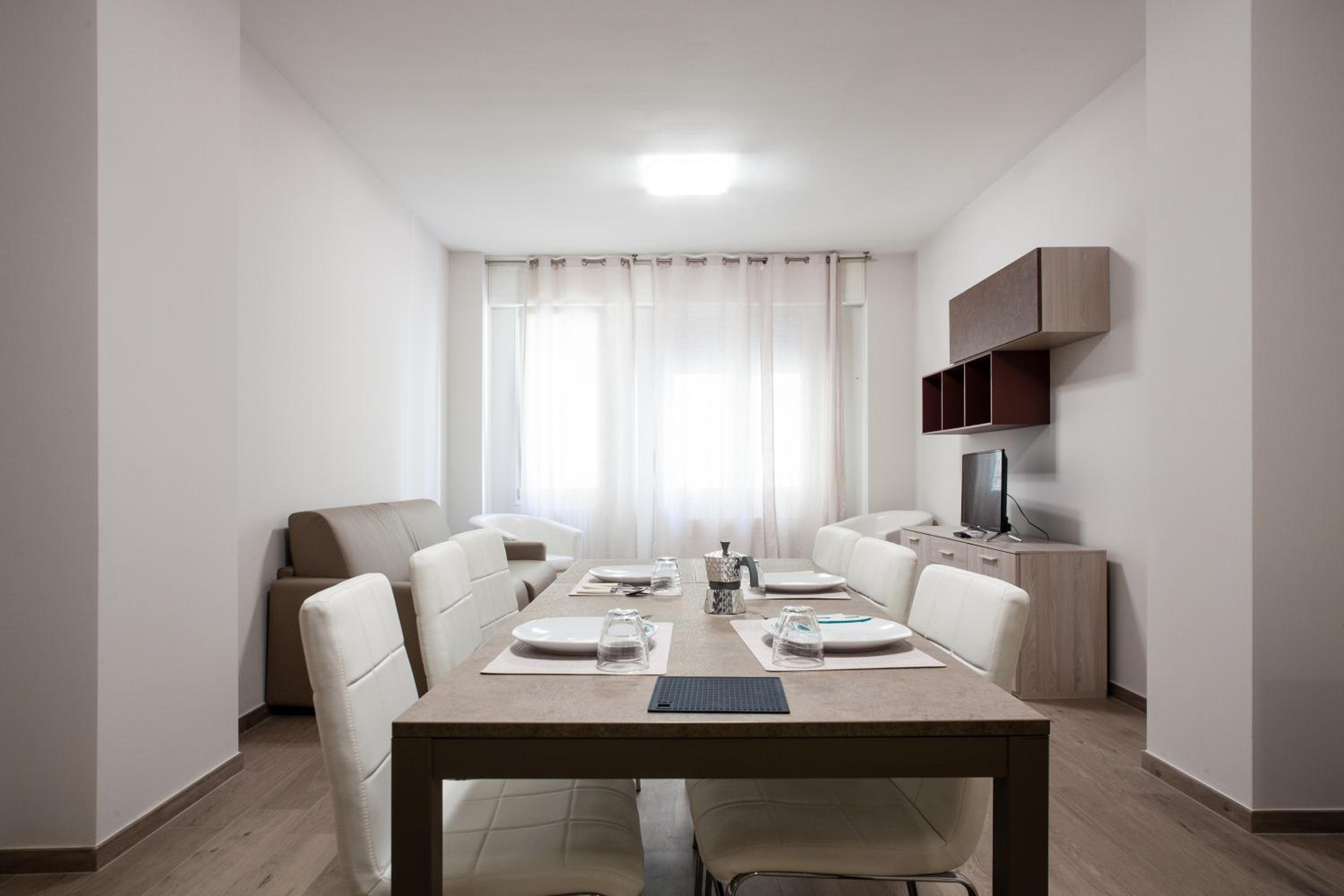 Astoria Suite Apartments 43/49