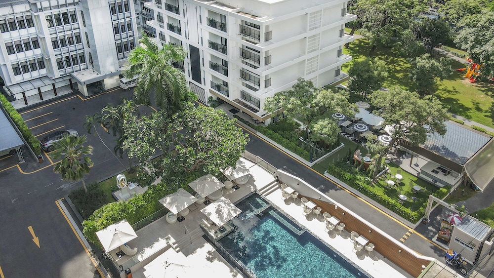 Floral Court Hotel and Residence 6/58