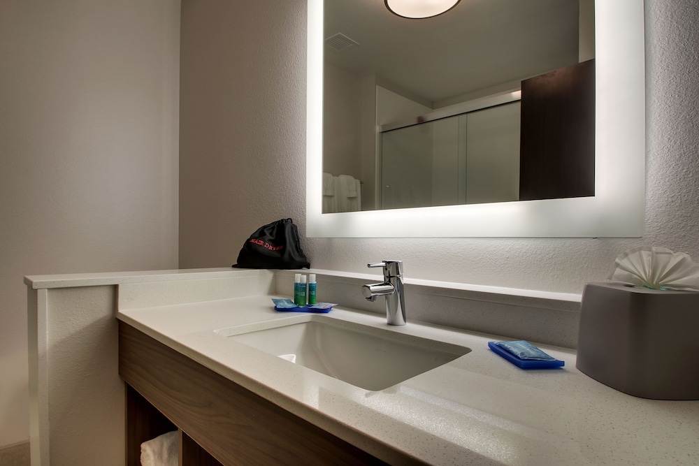 Holiday Inn Express Suites Mount Vernon 22/57