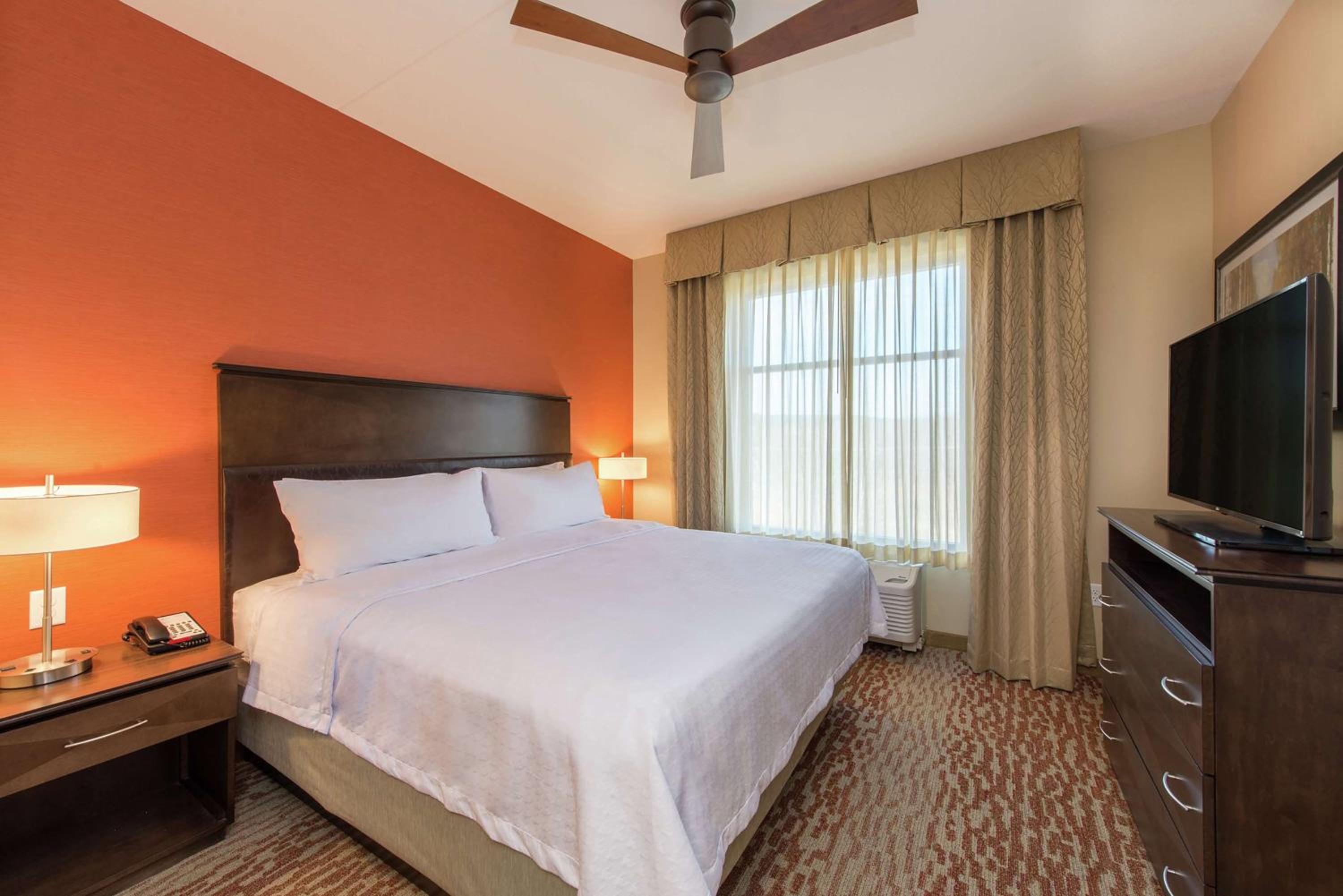 استوديو بسرير كينج مع أريكة لذوي الإعاقة، Homewood Suites By Hilton Boston Marlborough 2/4