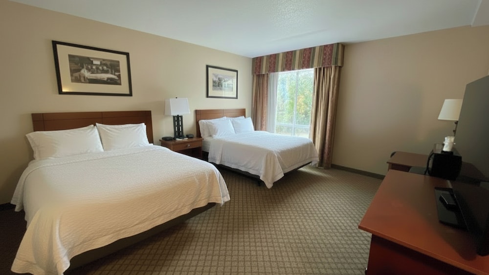 STANDARD, 2 QUEEN BEDS, BATHTUB, ACCESSIBLE