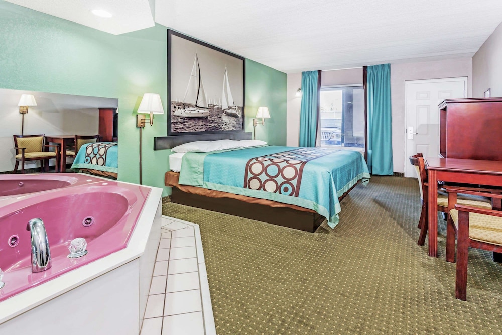 Super 8 By Wyndham Marianna 8/19