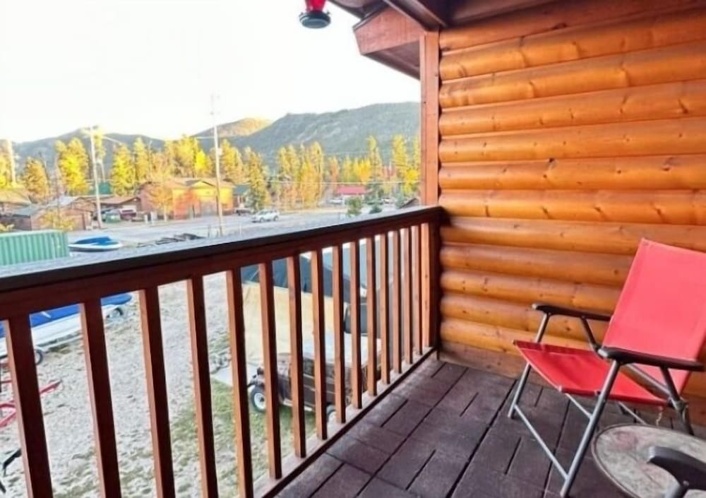 Lone Eagle Lodge 18/66
