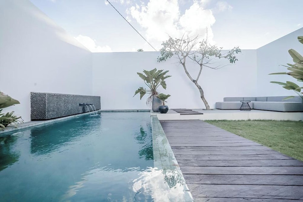 Mile Stone Villa 33/35