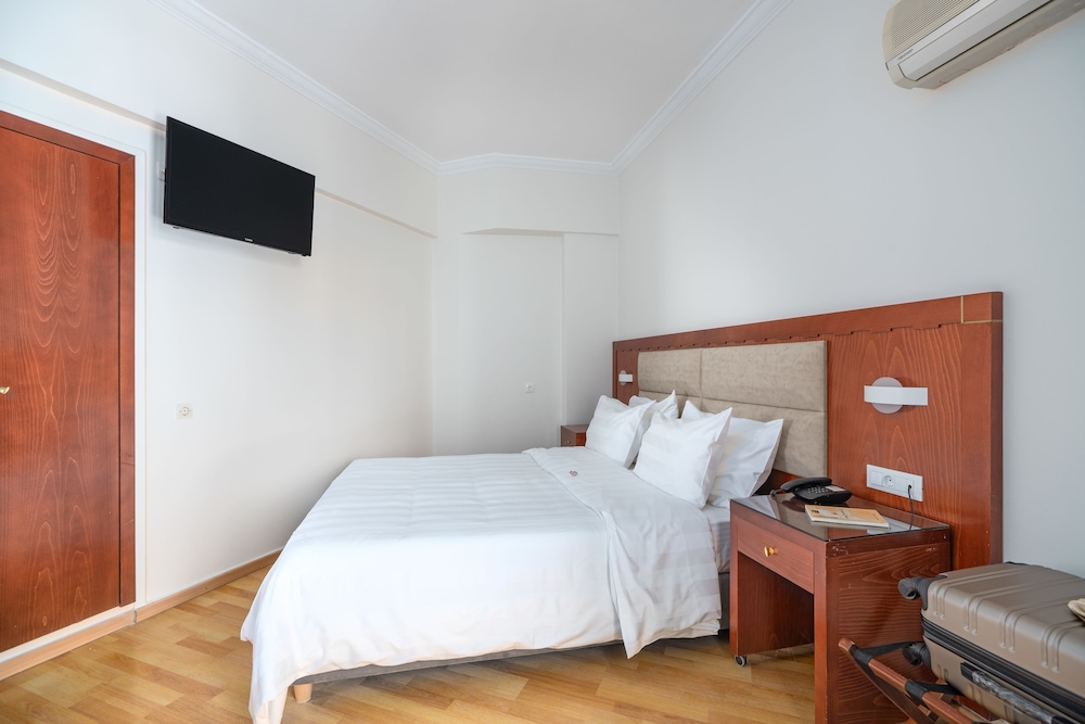 Attalos Hotel 16/48