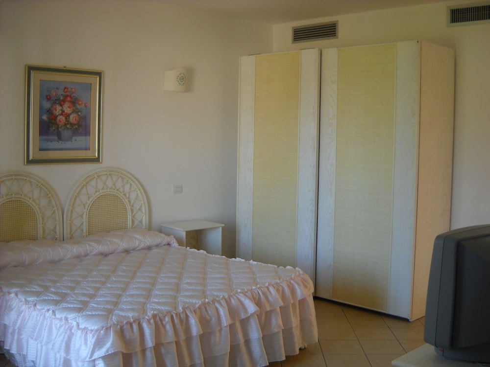 ROOM, TRIPLE