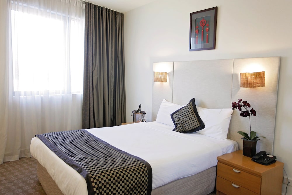 Golden Pebble Hotel 24/71