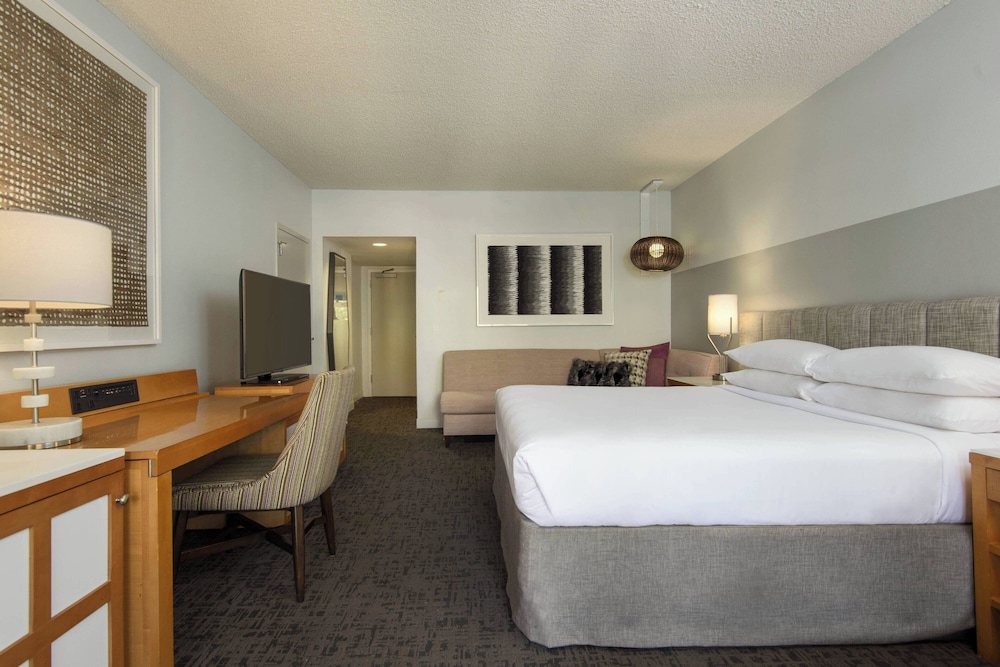 غرفة بسرير كينج، Renaissance Palm Springs 2/6