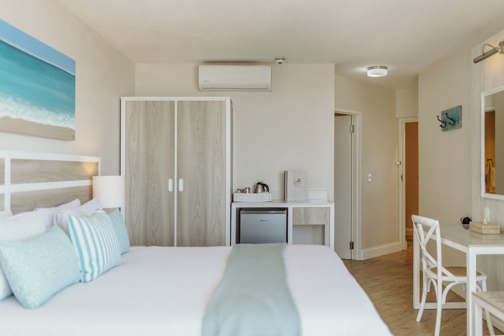 BAYVIEW HOTEL 30/75