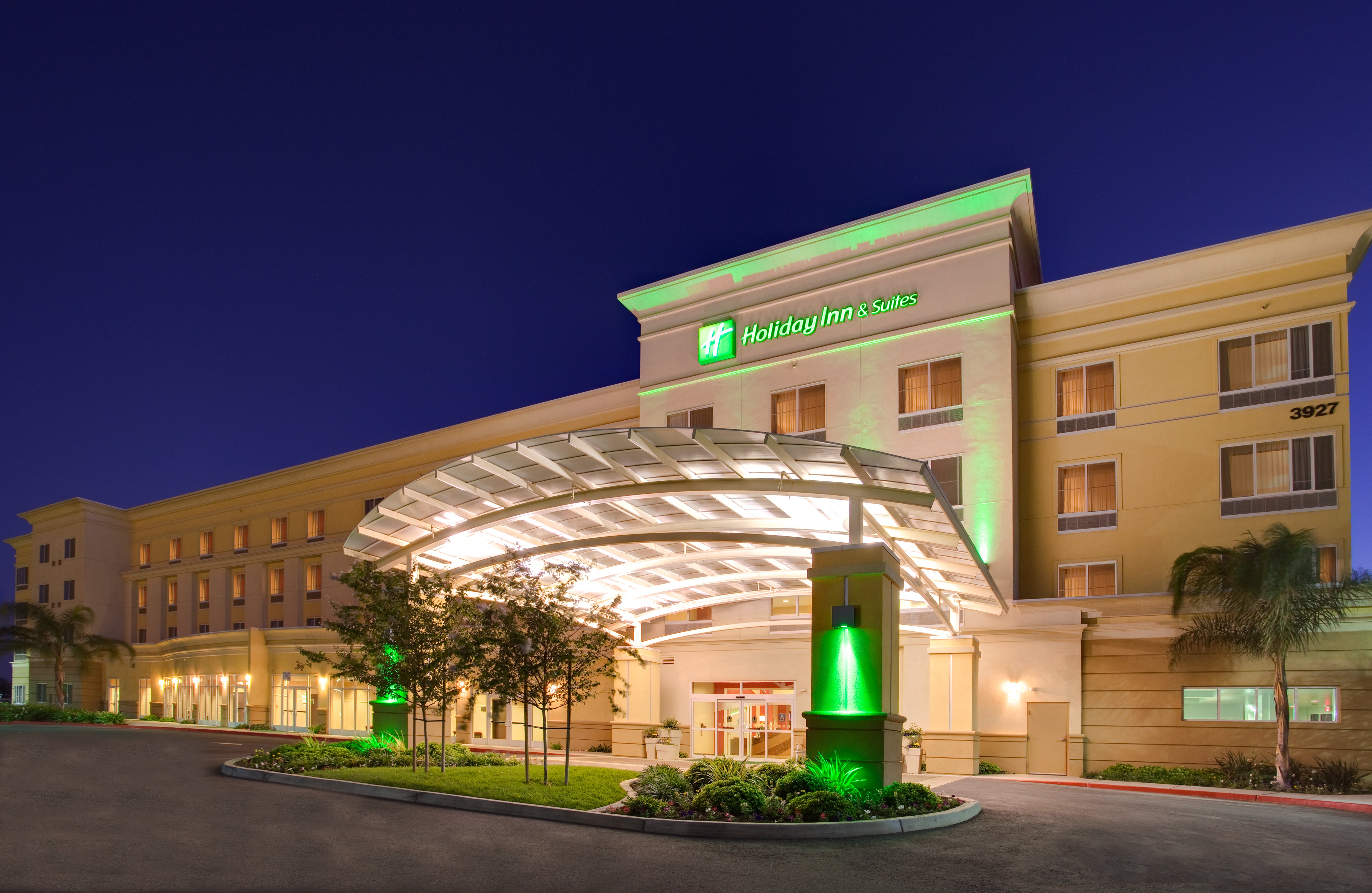 Holiday Inn Hotel Amp Suites Bakersfield North 4/57