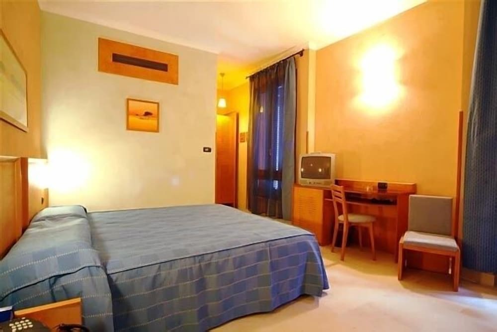 ROOM, TRIPLE