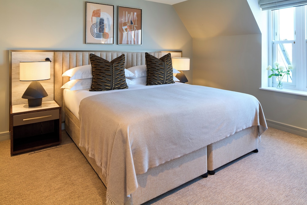 Deluxe One Bedroom Apartment