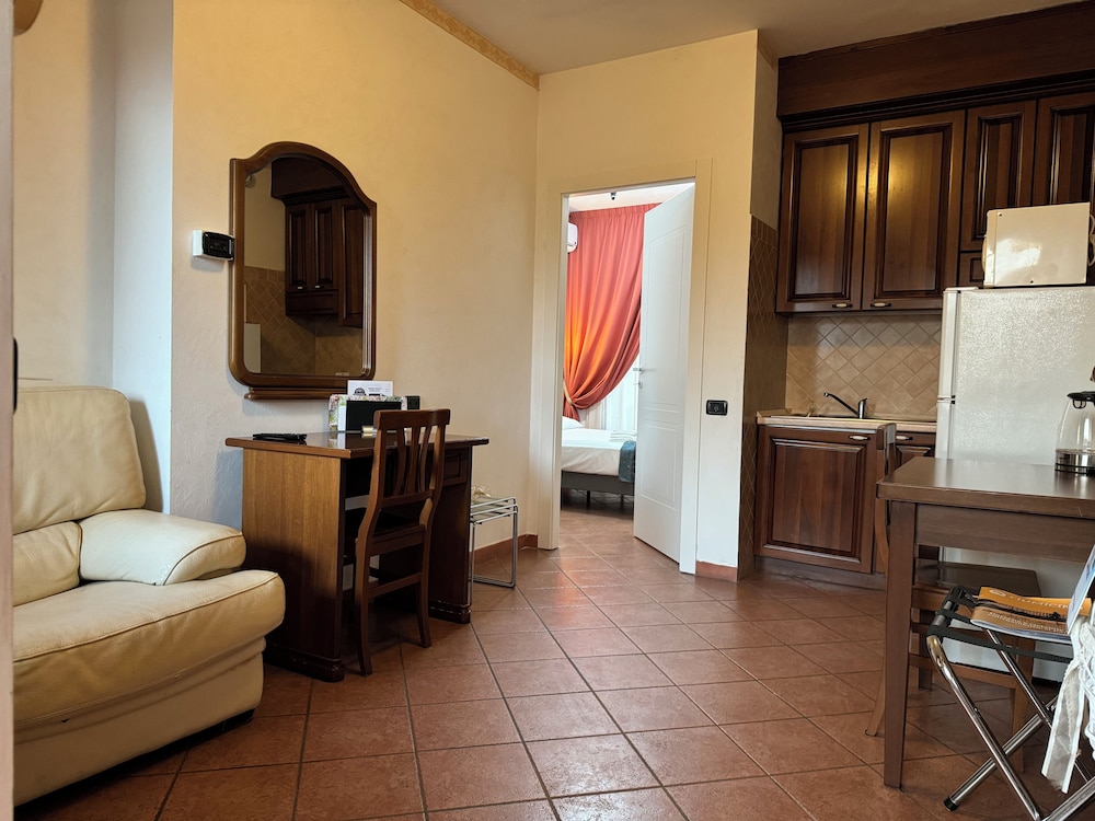 Euro House Inn Airport Hotel Residence 50/72