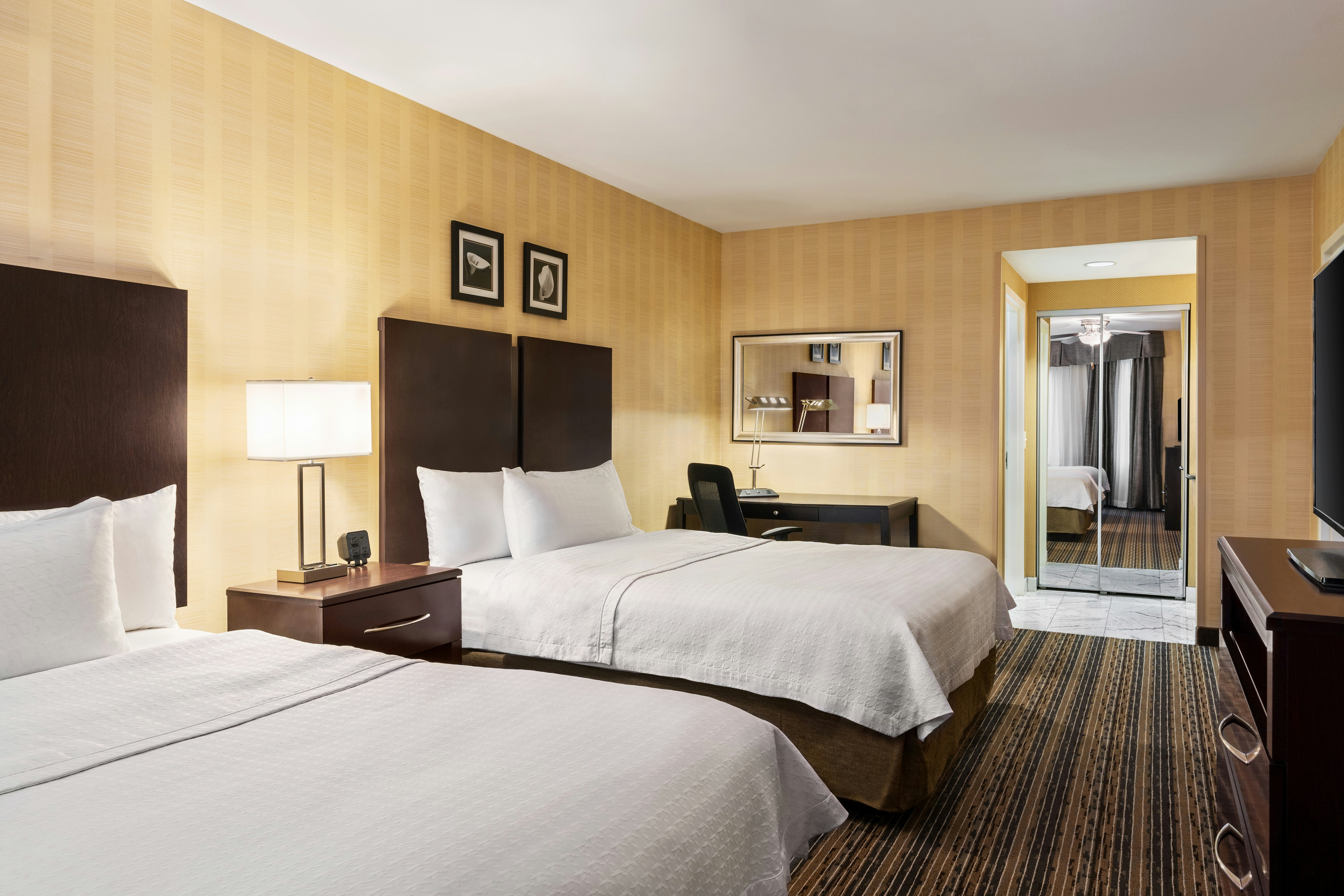 2 Bedrooms, Suite, King Bed, 2 Queen Beds, 2 Bathrooms