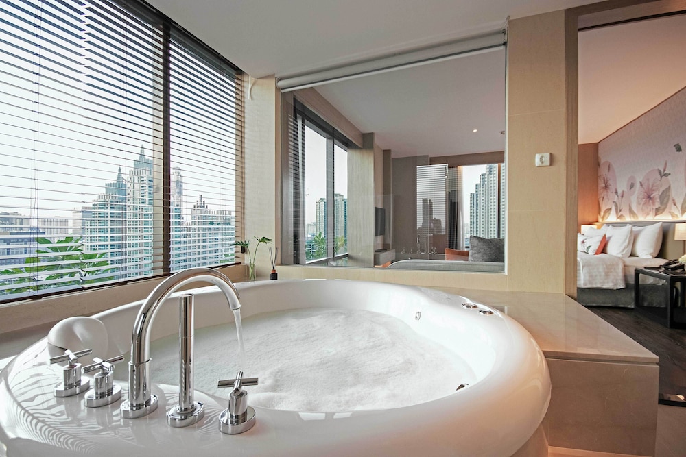 Honeymoon, Chaba, Suite, King Bed, Hot Tub