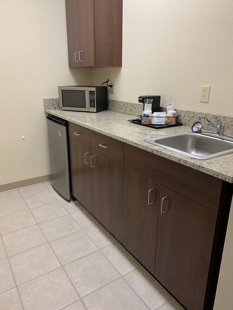 Quality Inn & Suites Prestonsburg next to Mountain Arts Center 8/42