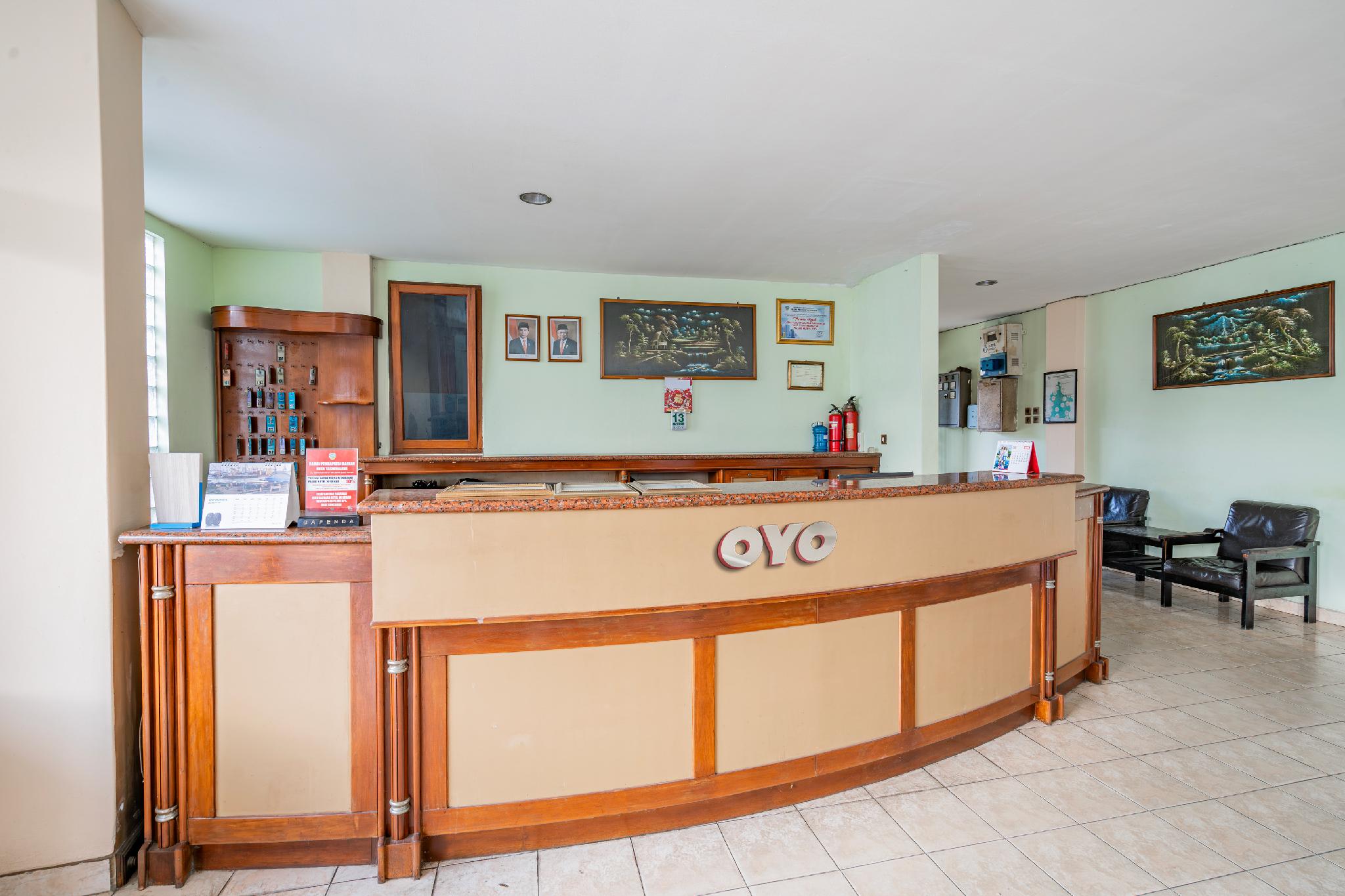 Lobby at Capital O 94108 Hotel Abadi, TASIKMALAYA
