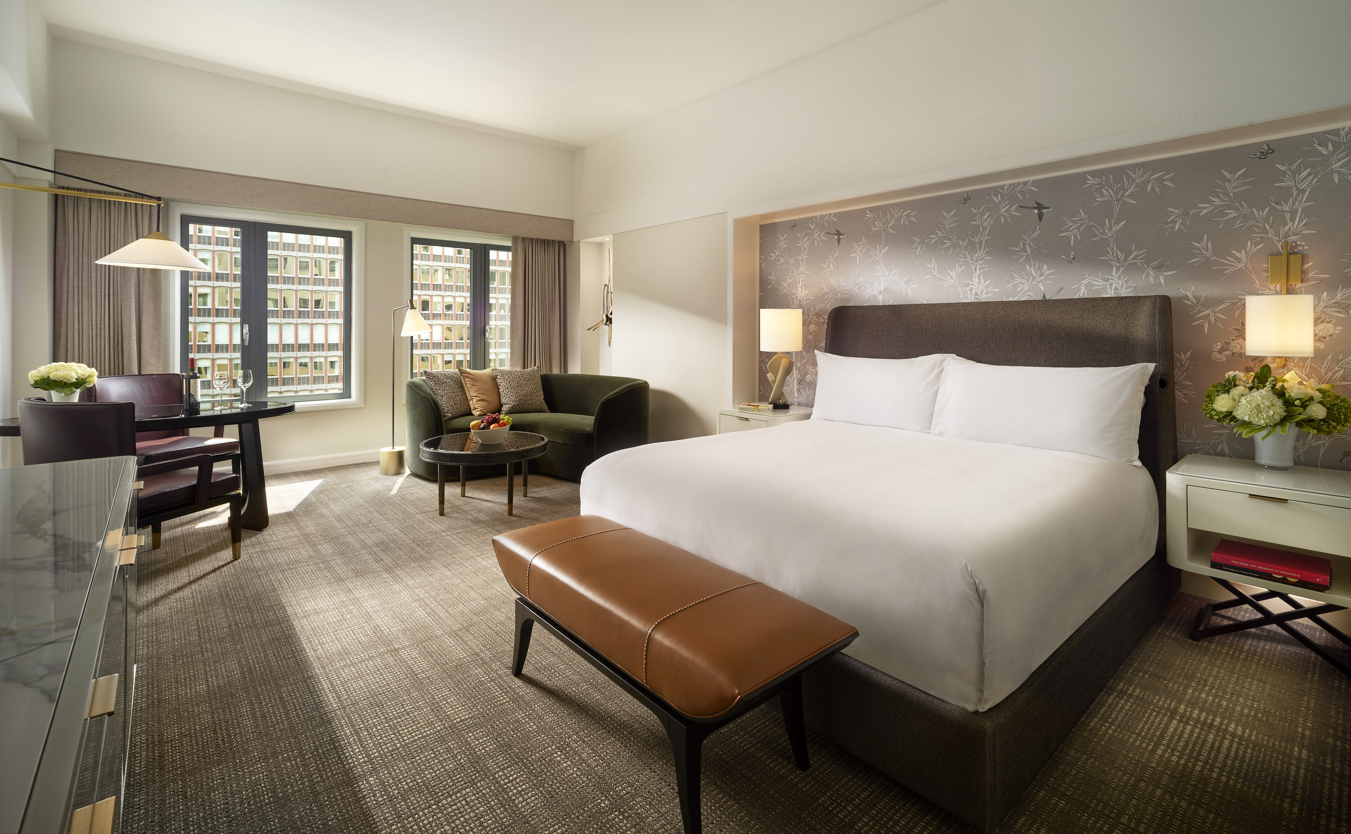 DELUXE, KING BED