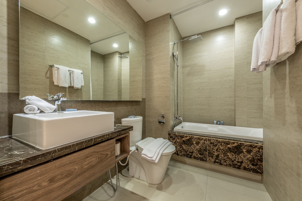 Grande Valore Hotel and Serviced Apartment (ex Oakwood Residence Cikarang) 25/68
