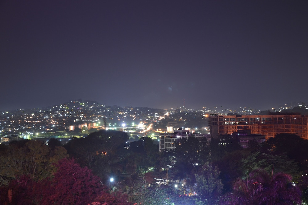 Kololo Courts Hotel & Restaurant 36/40