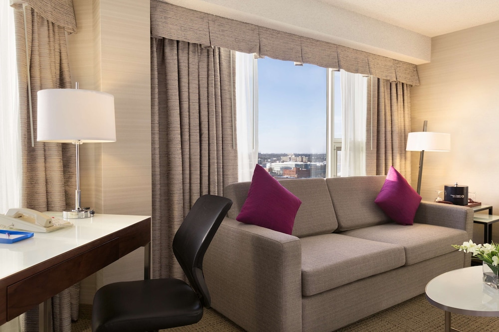 Coast Edmonton Plaza Hotel 33/41