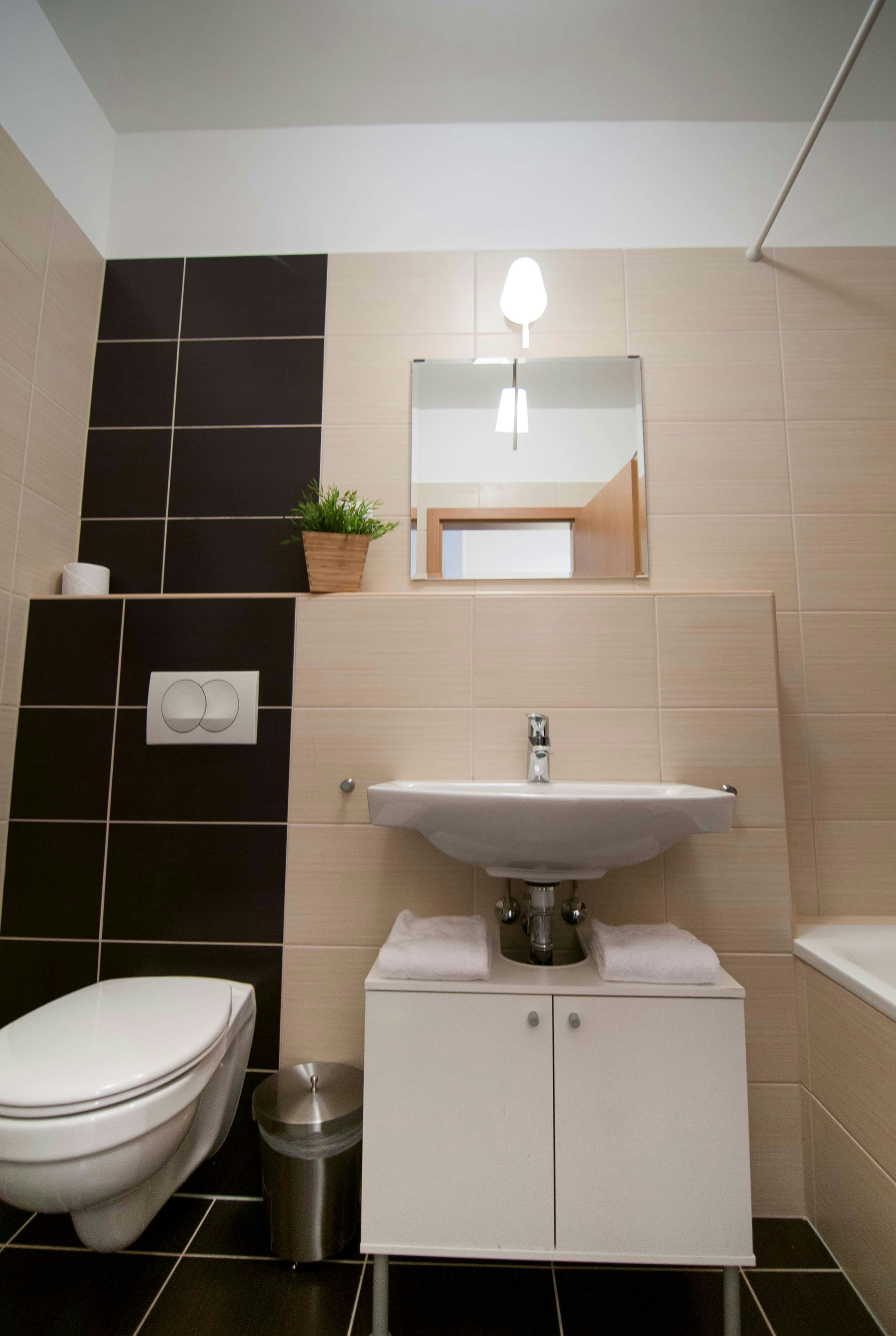 CORVIN CENTER SUITES 79/87