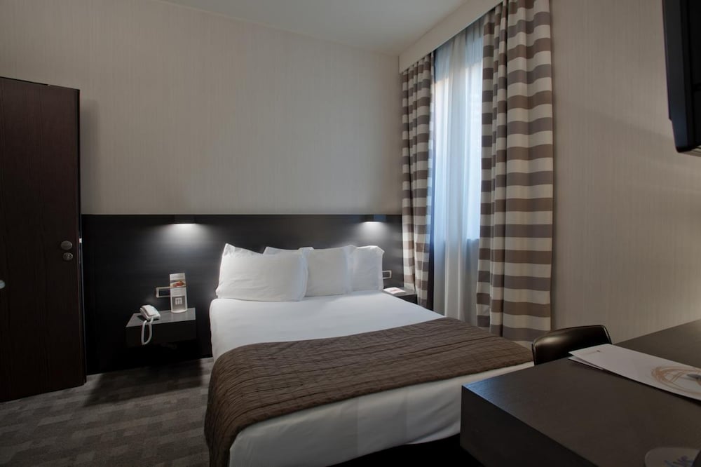 Hotel Ovest 14/34